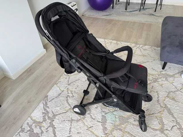 Carrinho de Bebê Leve e Compacto