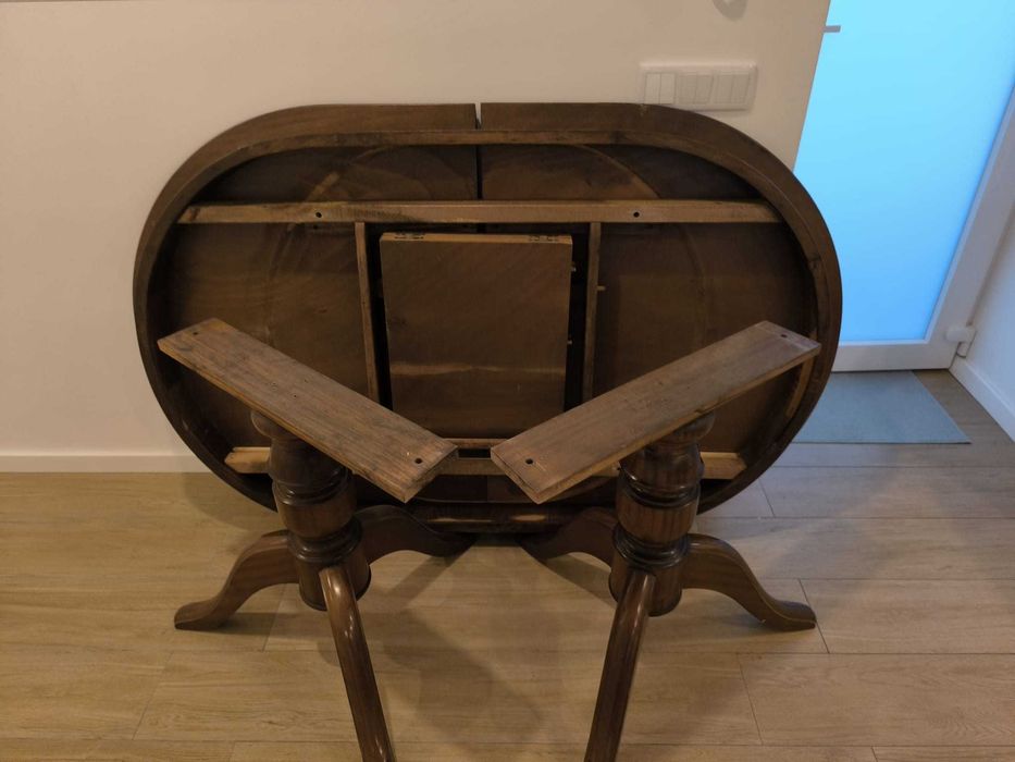 Mesa de madeira estilo clássico extensível