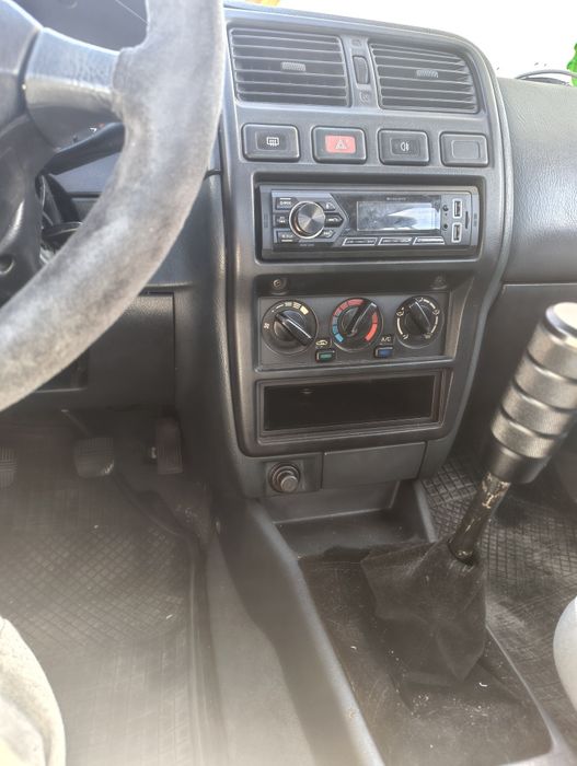 Nissan Almera N15 slx