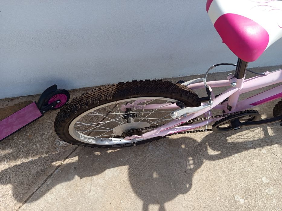 BICICLETA INFANTIL + Trotineta +capacete+ cesto. 85€— 85 €