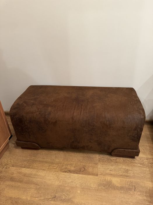 Brazowa zamszowa pufa