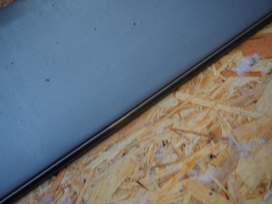 Listwa drzwi lewa mercedes W124 coupe