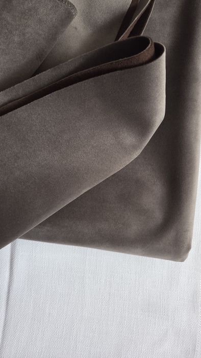 Tkanina obiciowa kolor czekoladowy 2 kawałki.