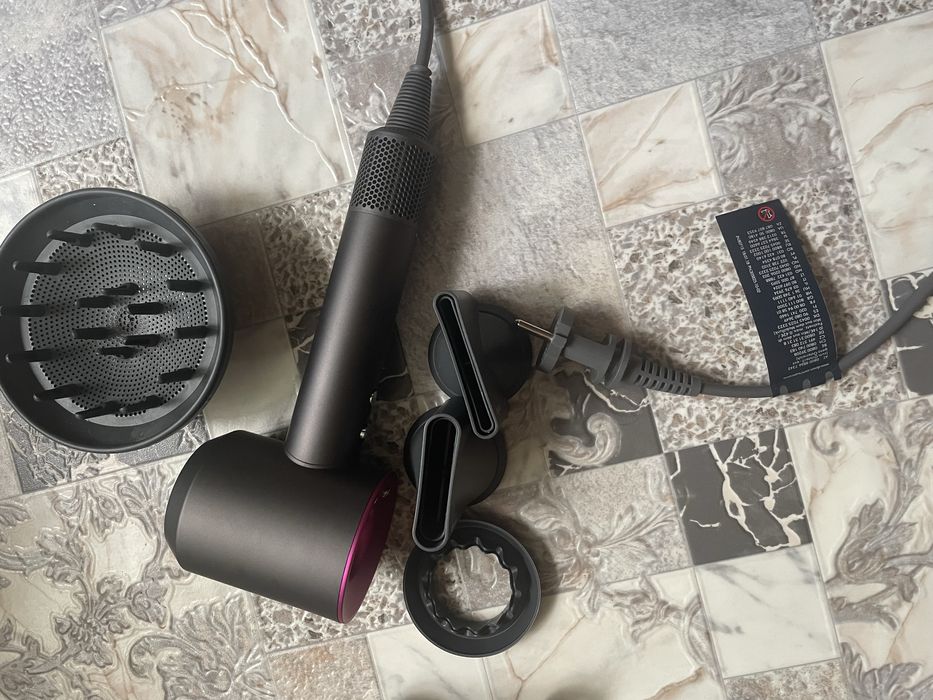 Продам фен Dyson