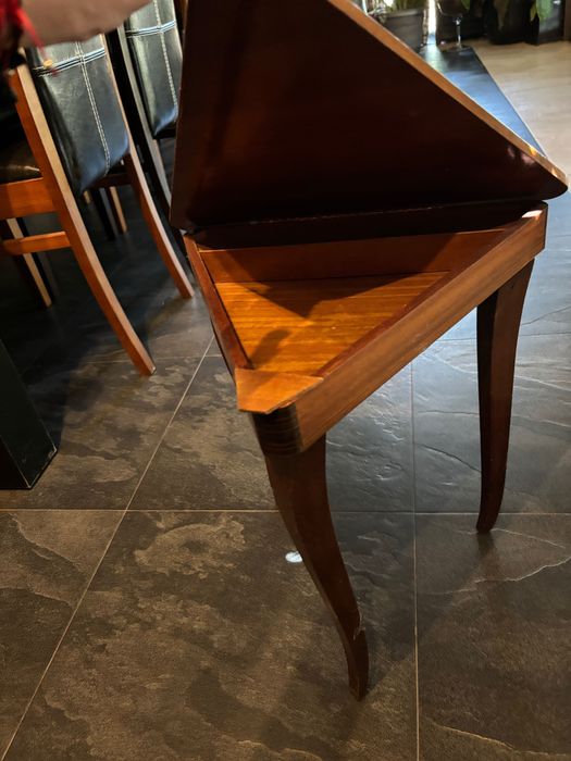 Mesa pequena Angola de madeira muito exótica e rara