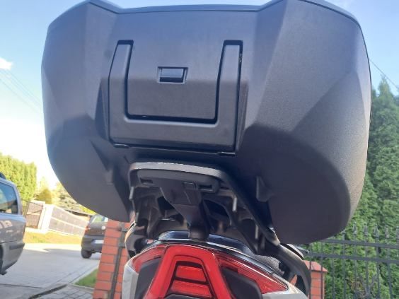 Honda Forza 125 350 kufer razem z podstawą smart kay 2024 jak nowy