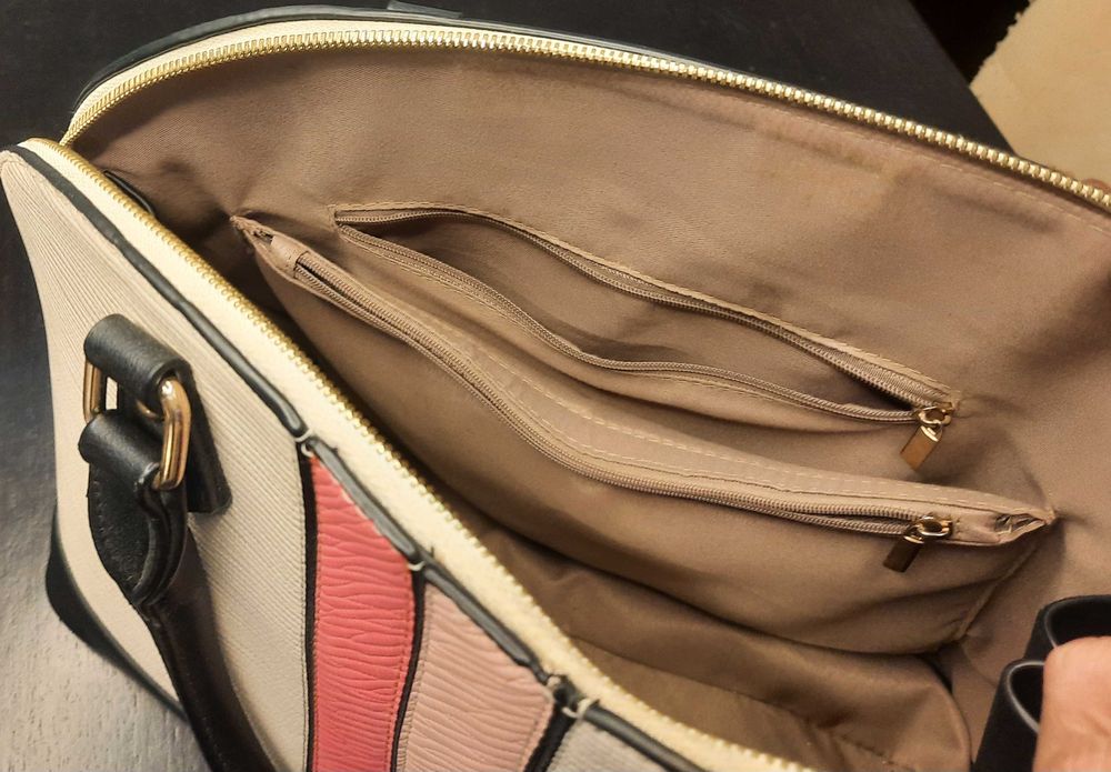 Carteira de senhora nova