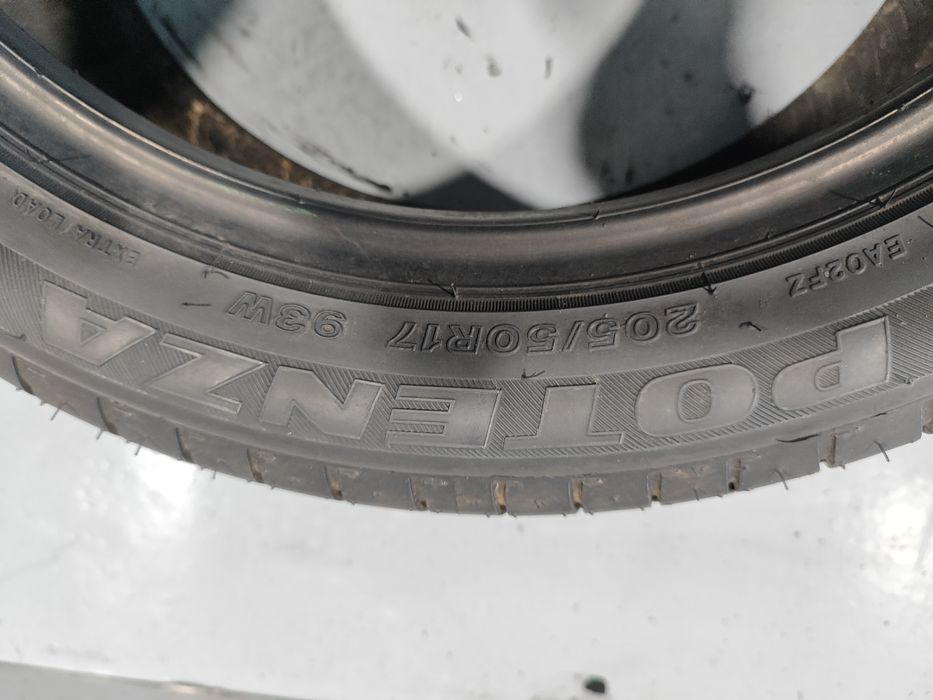 2 pneus semi novos 225-45R18 Continental - Oferta dos Portes