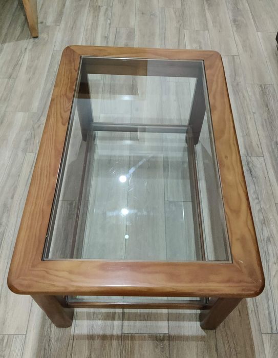 Mesa de centro de sala, em madeira cerejeira