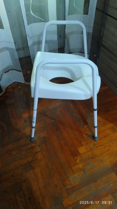 Туалетний стілець