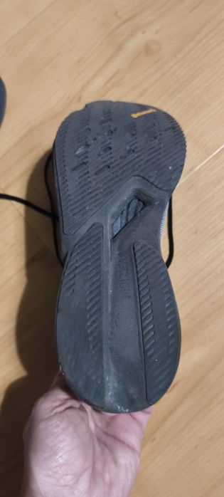 Tênis Adidas Boston 12