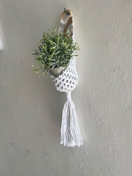 Suporte para vasos em macrame