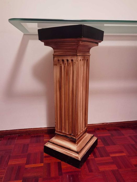 Colunas com tampo em vidro