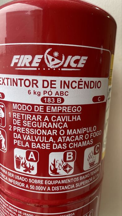 Extintor de 2 kilos e de 6 kilos ainda na data de uso novos nunca usad