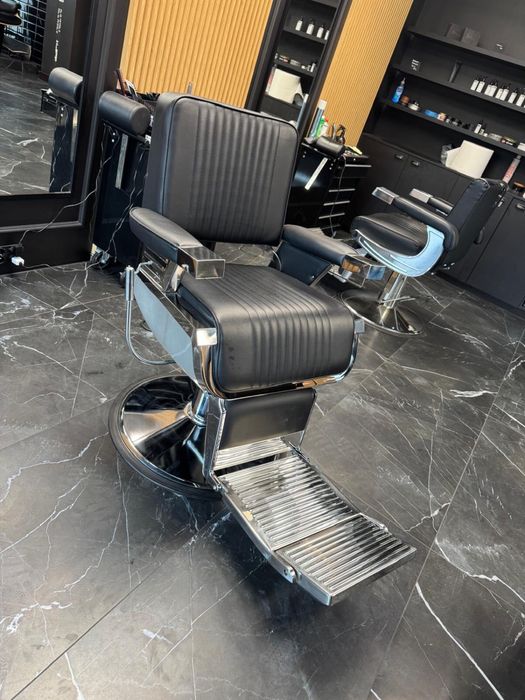 Fotel barberski stan bardzo dobry