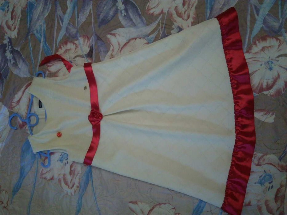 Сукні для дівчаток 110 / 116 / 122