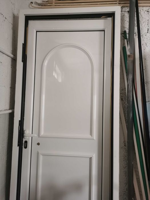 Porta exterior em alumínio