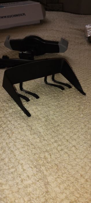 uchwyt na tablet oraz przyciemnienie do nawigacji