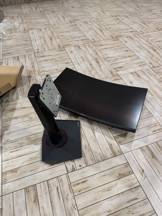 Ігровий монітор Asus (тріщина на екрані)