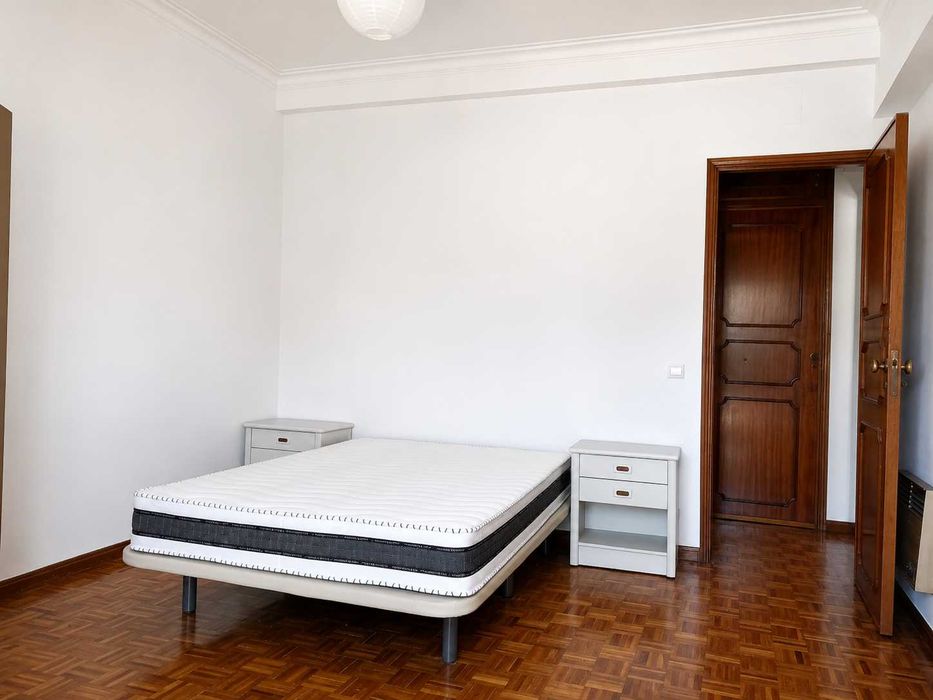 Apartamento T1 para arrendar localizado na Rua dos Combatentes da Grande Guerra, Coimbra,