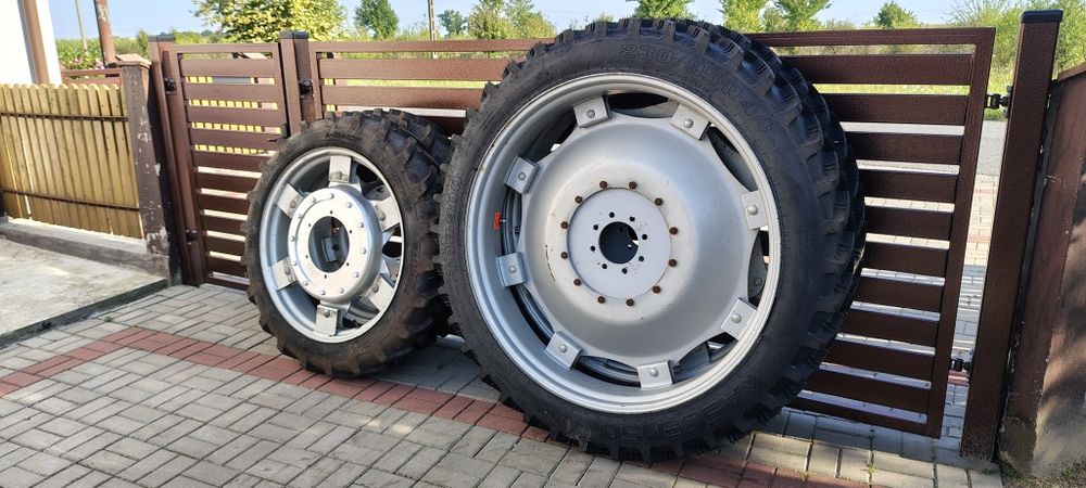 Koła wąskie międzyrzędowe 210/95 R32 i 230/95 R44 New Holland, Case