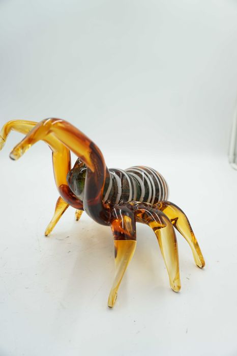 Szklana Figurka Dekoracyjna – pająk
