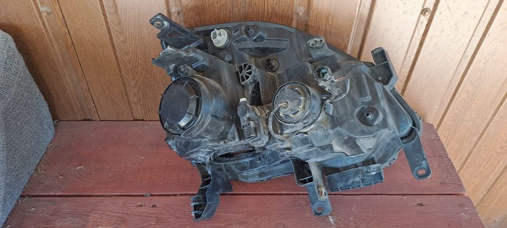 Lampa przednia Nissan X-trail