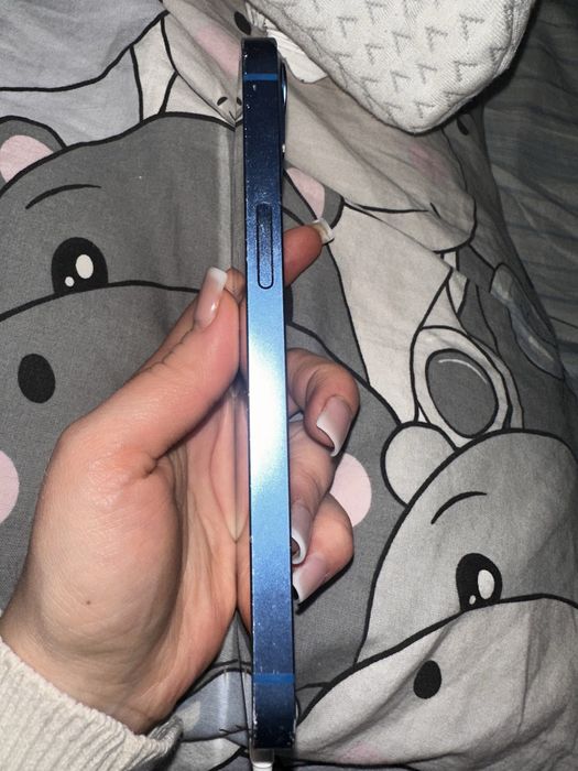 Продам айфон 13