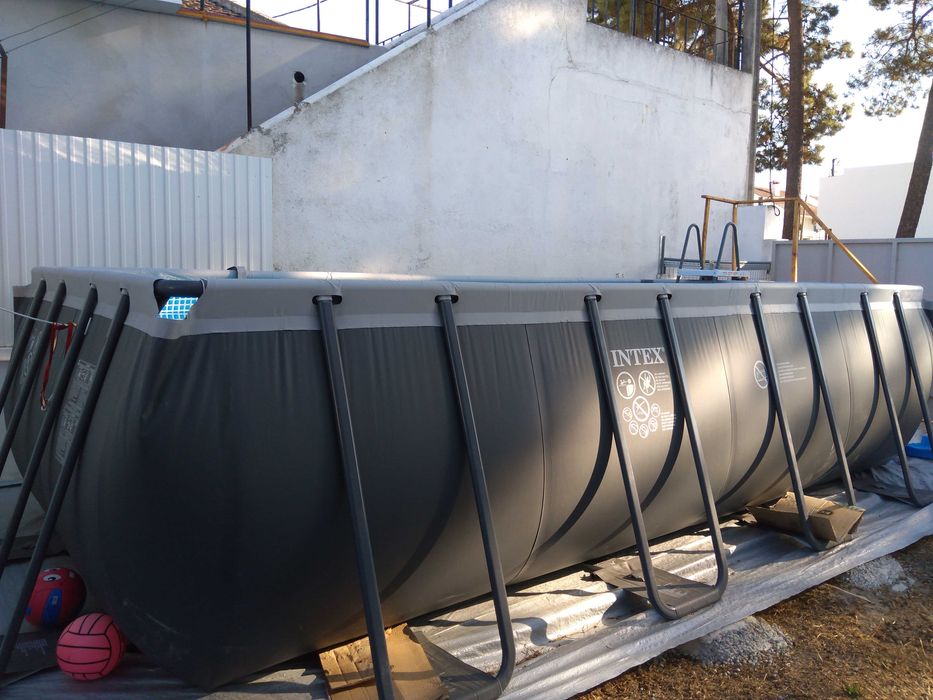 Piscina retangular INTEX XTR Frame 5,49 com todos os acessórios