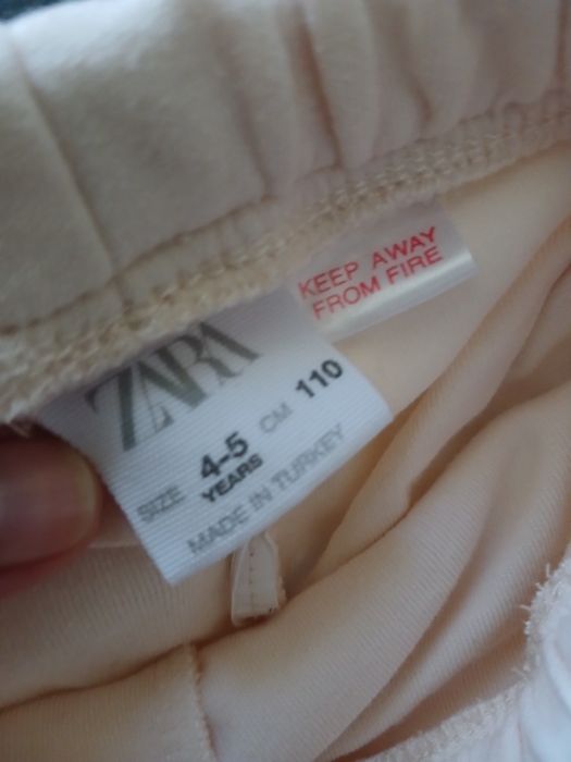 Дитяча спідниця-пачка на шортах Zara ніжно-персикового кольору для дівчинки 4-5 рочків, 110 см