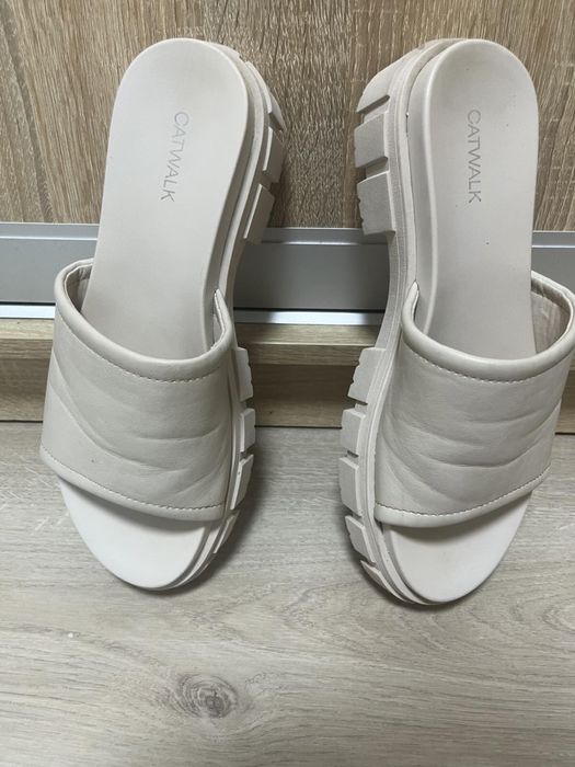 Шльопанці шкіра