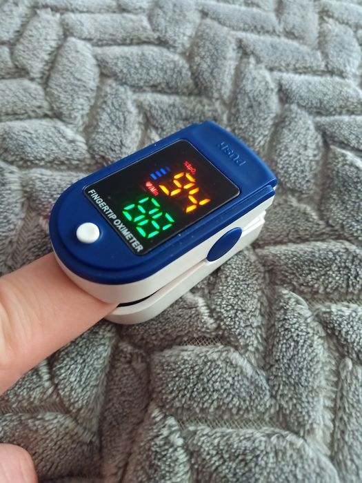Pulsokstmetr do mierzenia pulsu i tlenu we krwi