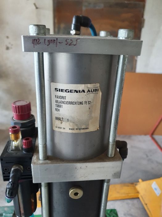 Гильотина для фурнитуры siegenia