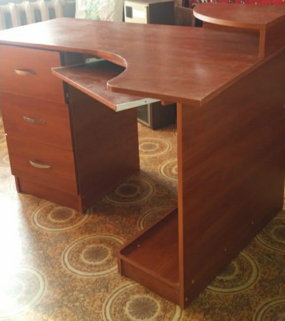 стол компьютерный