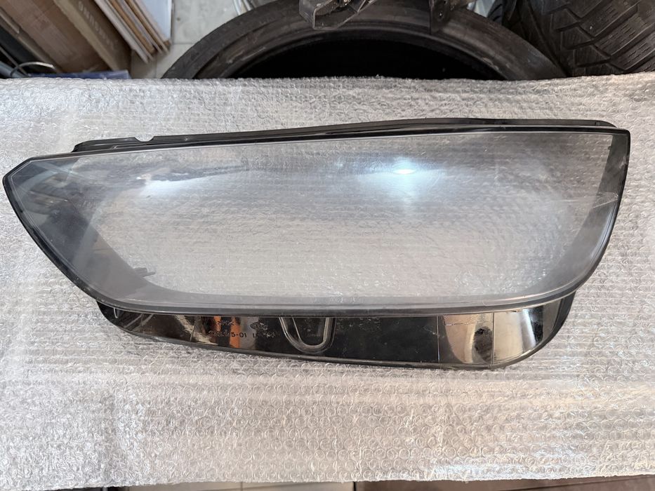 Продам стекло левой Фары Audi Q5 80A original