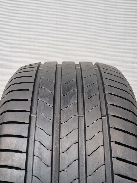 2 Pneus 235/55R19 BRIDGESTONE Semi Novos