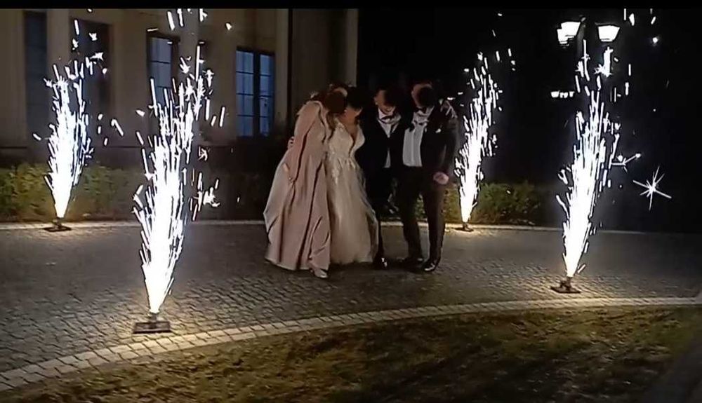 Fotolustro, Ciężki dym, Napis LOVE, Fontanny Iskier1