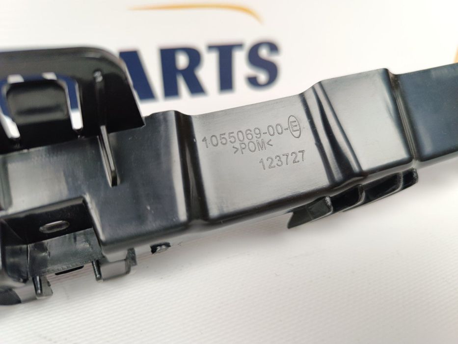 Кронштейн пташки гриля бампера переднього (під решітку) Tesla Model X