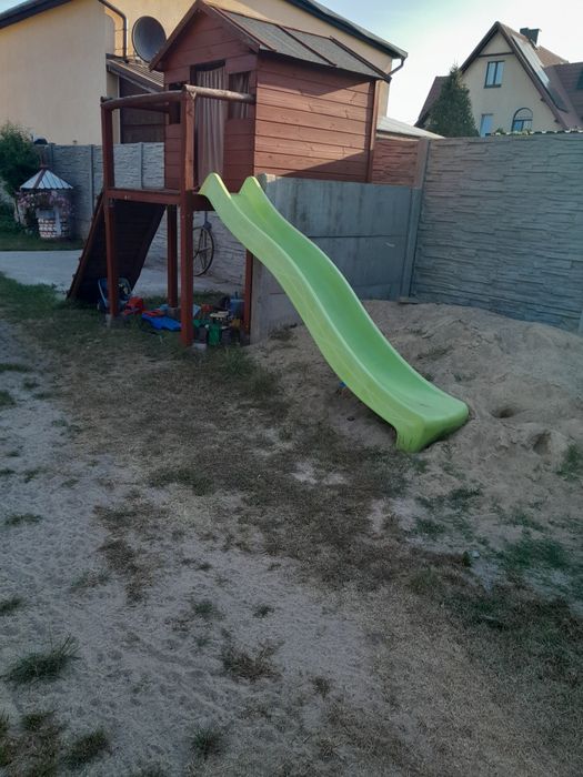 Sprzedam domek ze zjezdzalnią 3 metrową