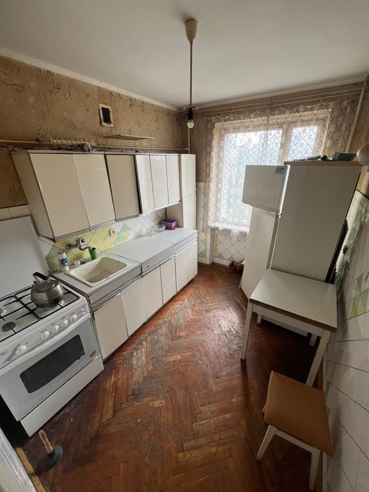 Простора 4-х кімнатна квартира 80м² | Стебницька