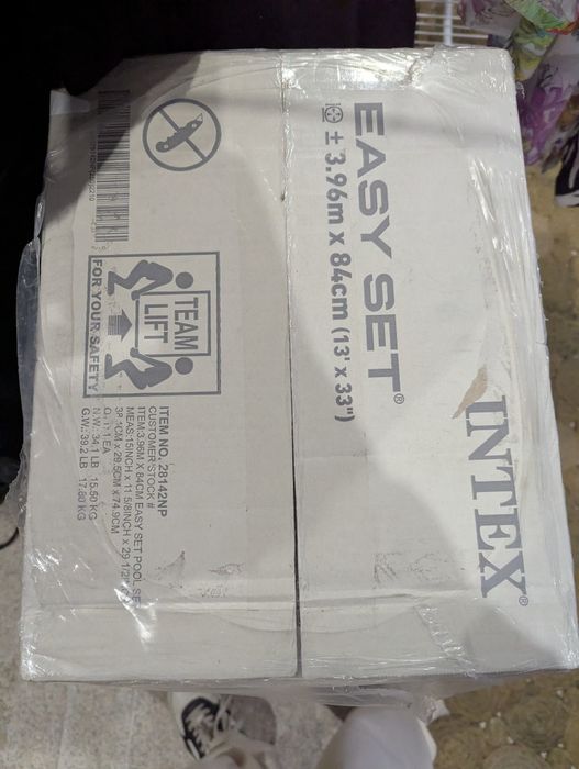 Piscina Intex grande nova e selada