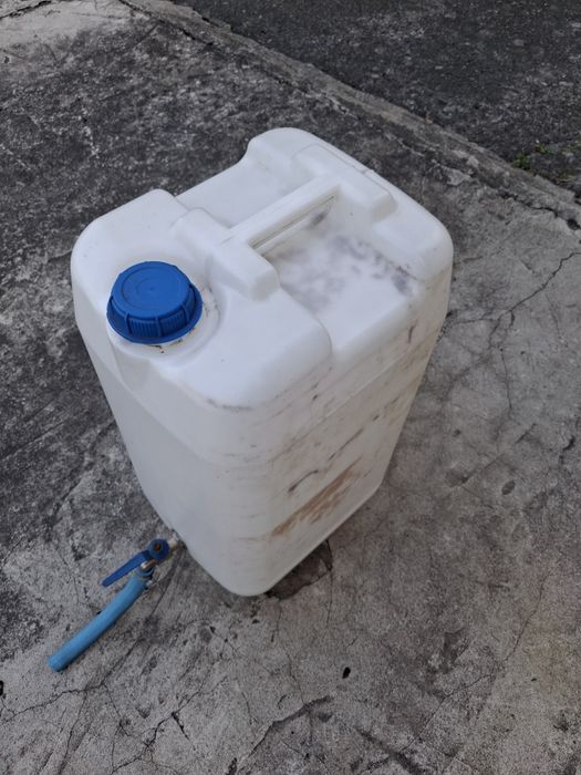 Zbiornik na wodę, deszczówkę 30L z kranikiem