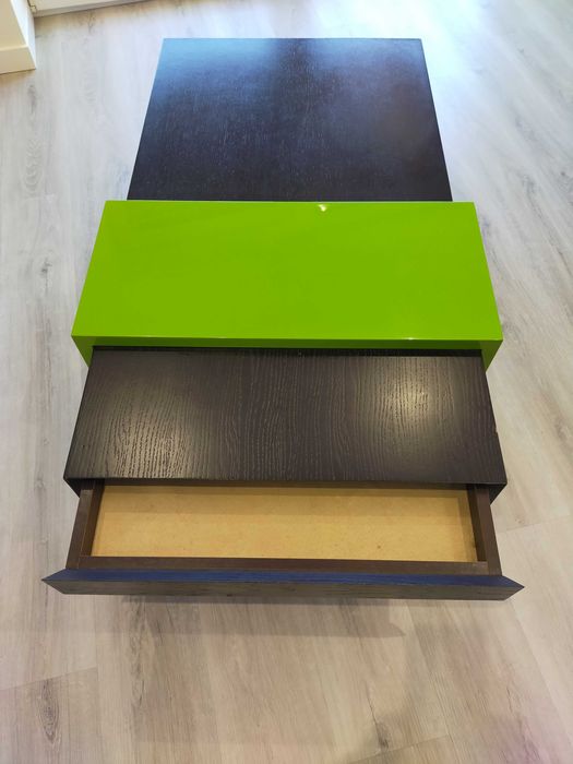 Mesa de centro lacada em verde