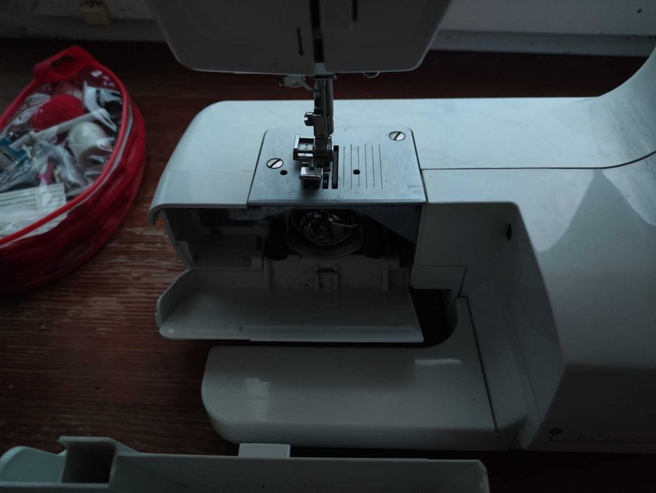 Продам Швейну машинку Minerva M819B.
Тип