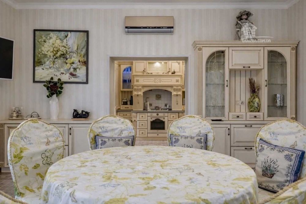 Будинок 950 кв.  VIP- рівня. Сауна, басейн. До 8 осіб.