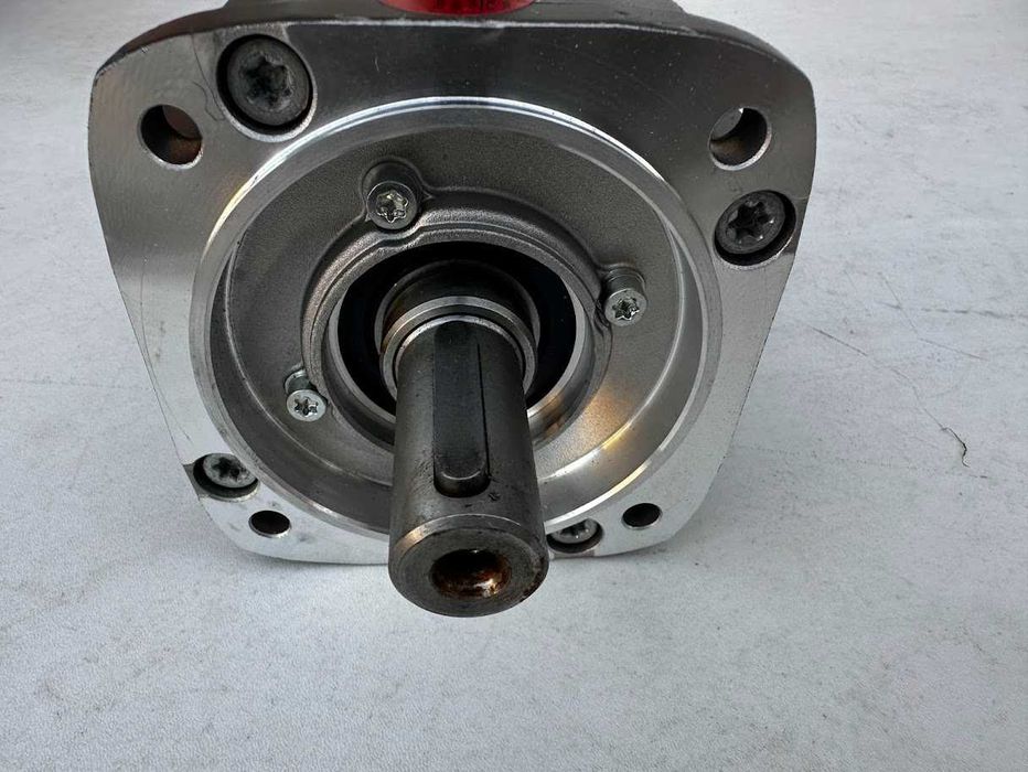 Siemens SIMOTICS S-1FK7 synchronous motor 1fk7042-2af71-1rb0
