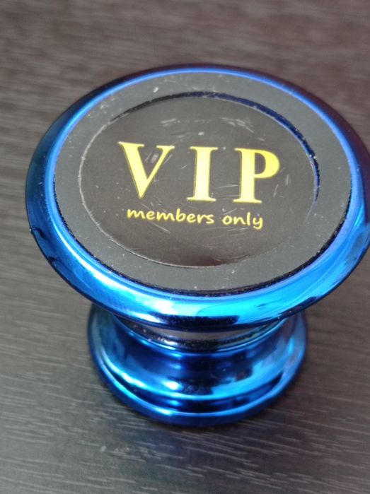 Магнітний тримач на шарнірі для телефону в авто