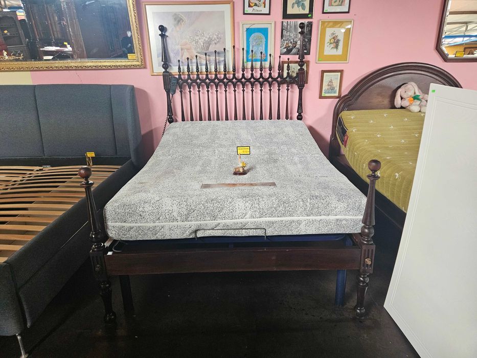 Cama com estrado electrico mais colchão - Muito bom estado geral