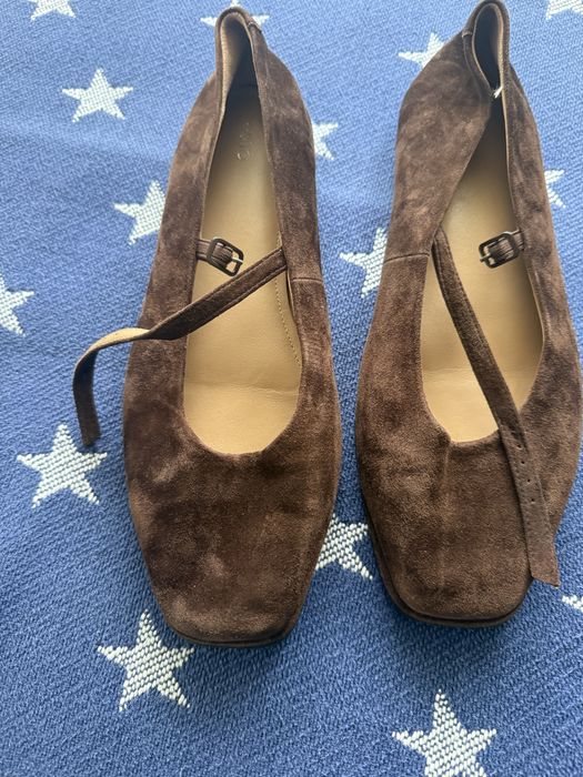 Продам туфлі  фірмові замшеві