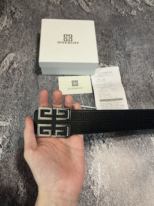 Ремень Givenchy.